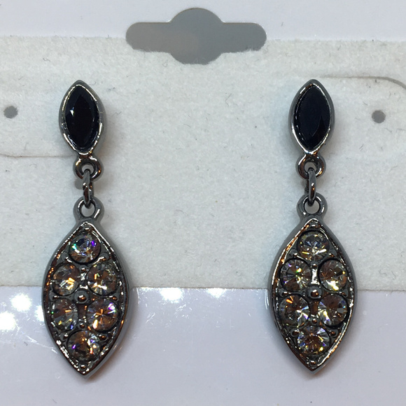 Beautiful Swarovski Crystal & 14K Pierced Earrings DISCONTINUTED - Picture 2 of 5